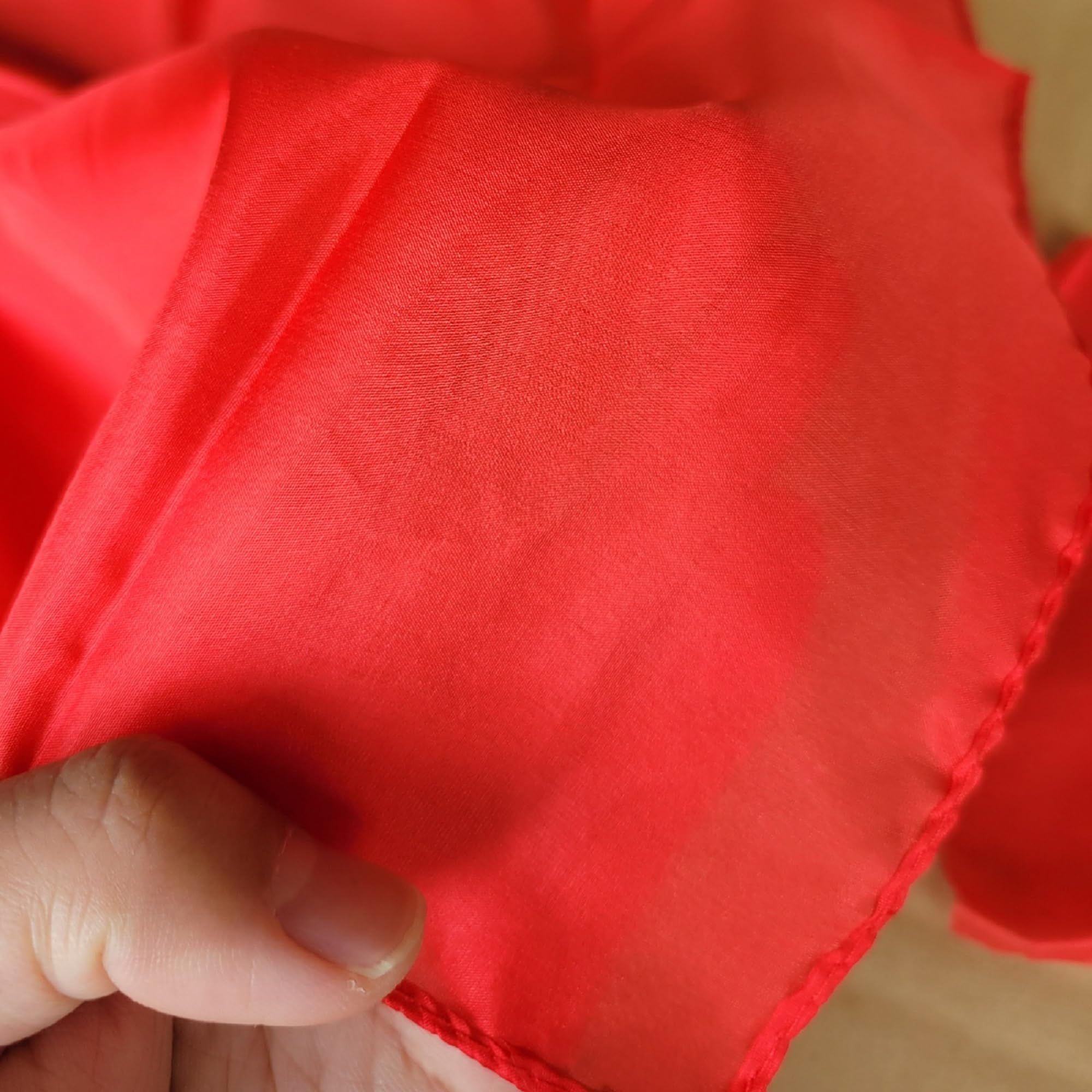6 Colorful Magic Silk Scarves for Stage Magic Performances – 30x30cm Silk Handkerchiefs by AIMOFAMAG