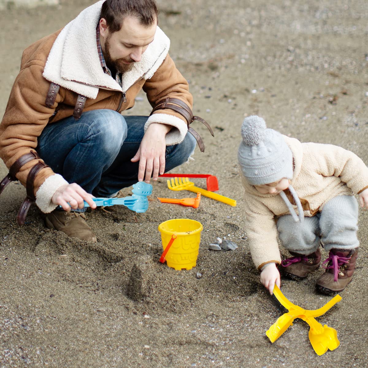 6-Piece Snowball Maker Set - Duck, Bear, Dinosaur Shapes - Outdoor Winter Play Toys for Kids (5 Colors)