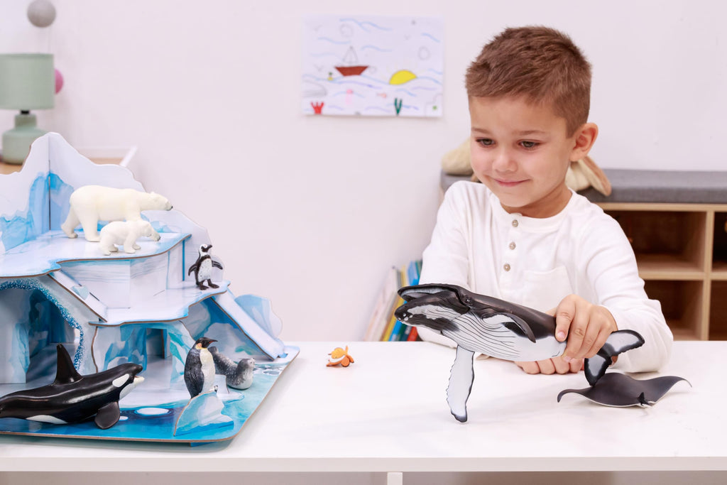 Papo Pelican Figure: Stunningly Detailed Water Bird for Play & Display