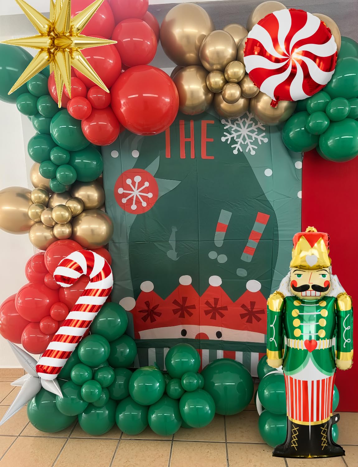 Adeyoo 124-Piece Christmas Balloon Arch Kit – Red, Green & Gold with Nutcracker & Candy Cane Foil Balloons