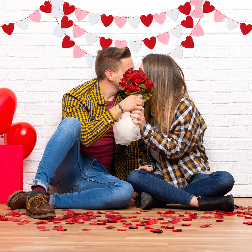 ADXCO 5-Pack Felt Heart Garland – Pre-Assembled Valentine's Day Decor with 60 Red, White, and Pink Hearts