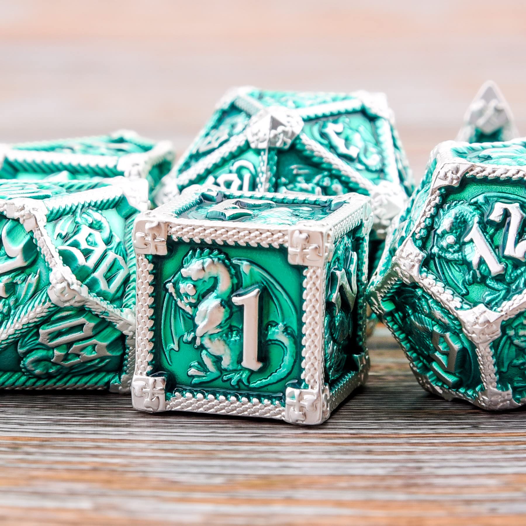 AUSTOR 7-Die Metal DND Dice Set – Dragon-Themed Zinc Alloy Dice with Storage Box