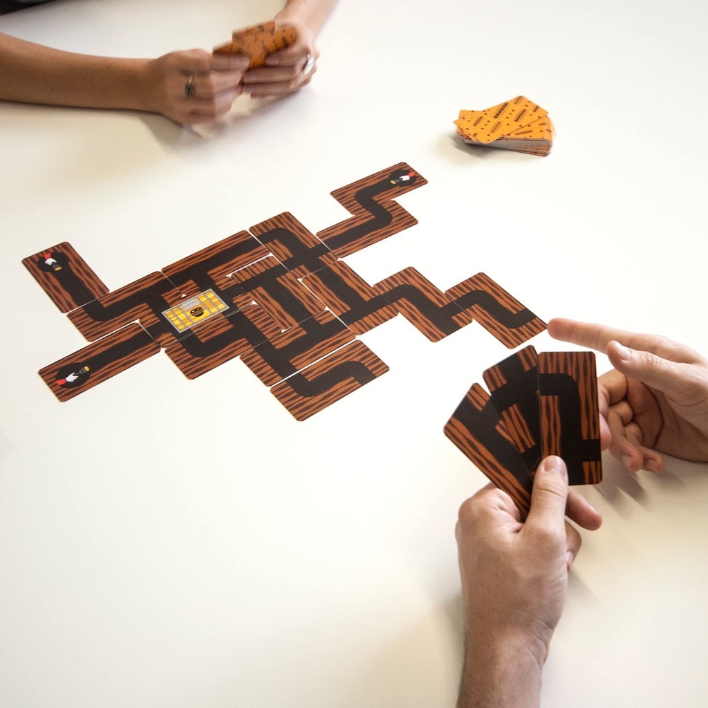 Bandido Card Game: Cooperative Tunnel Chase – Family Travel Game (Ages 6+, 1-4 Players, 15 Min)
