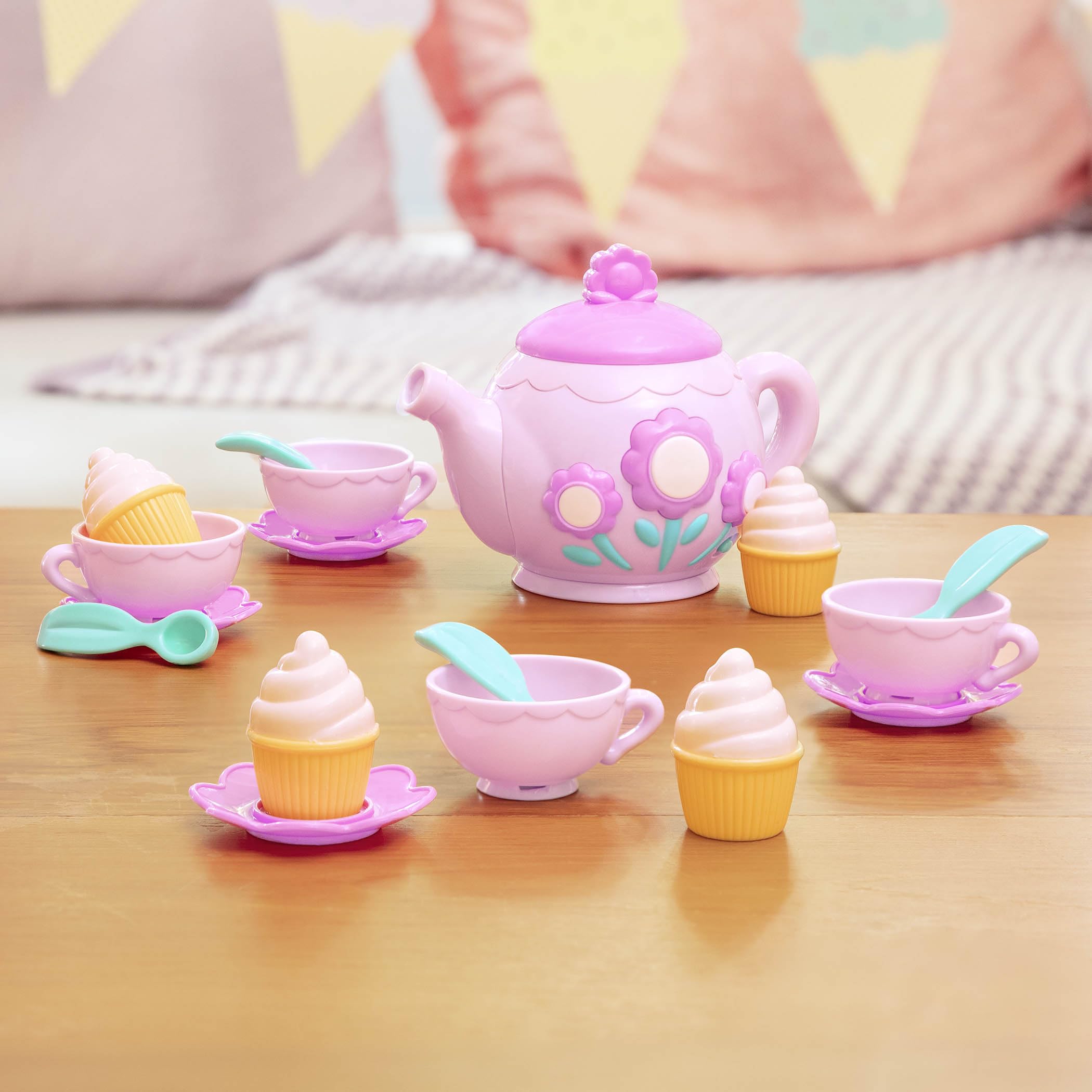 Battat Play Circle Singing Teapot Musical Tea Party Set – 17 Pieces, Ages 3+