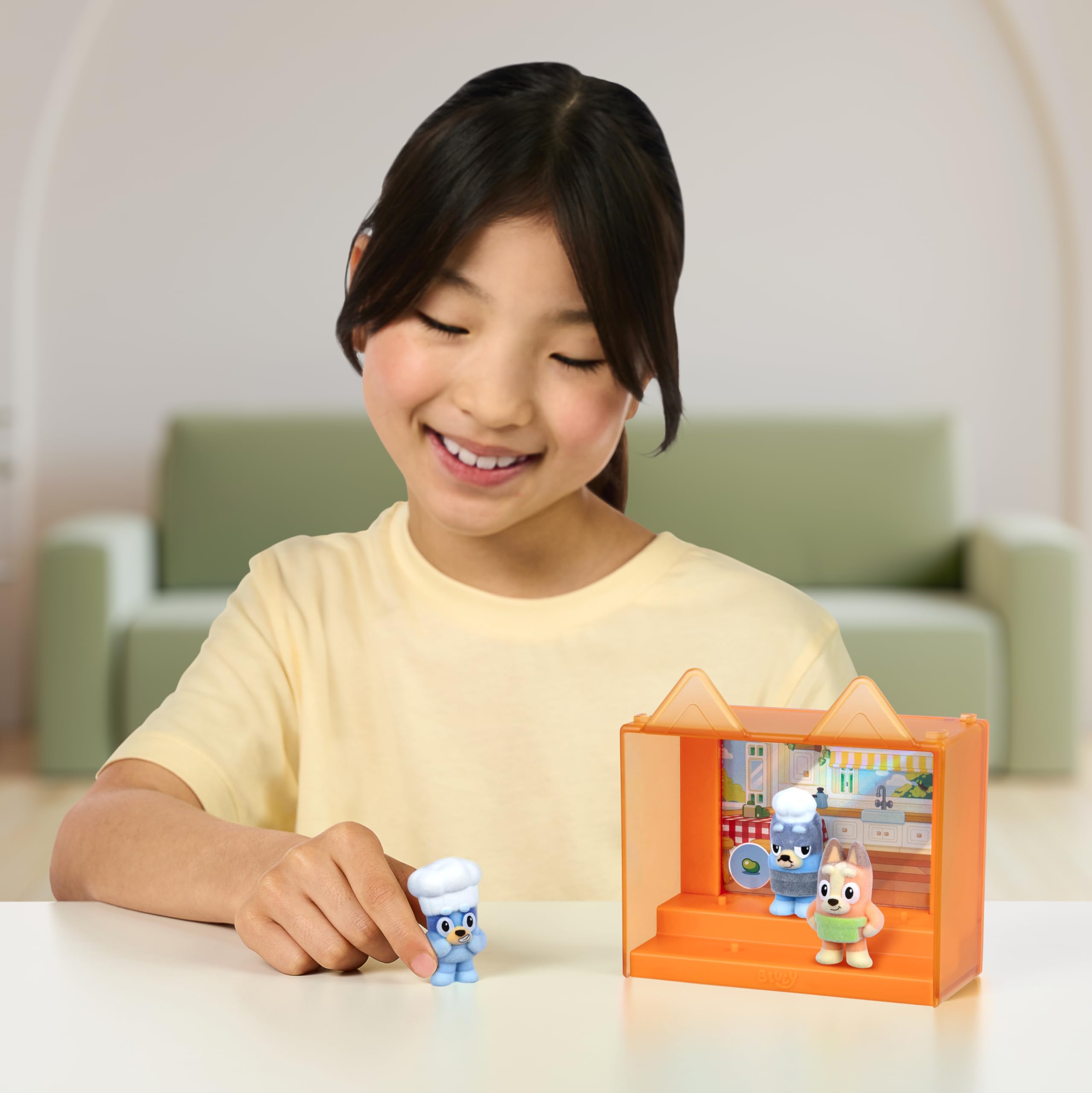 Bluey Fuzzies Episode Pack: Pavlova – 3 Flocked Mini-Figures with Exclusive, Display Case, Holographic Card & Collector's Guide
