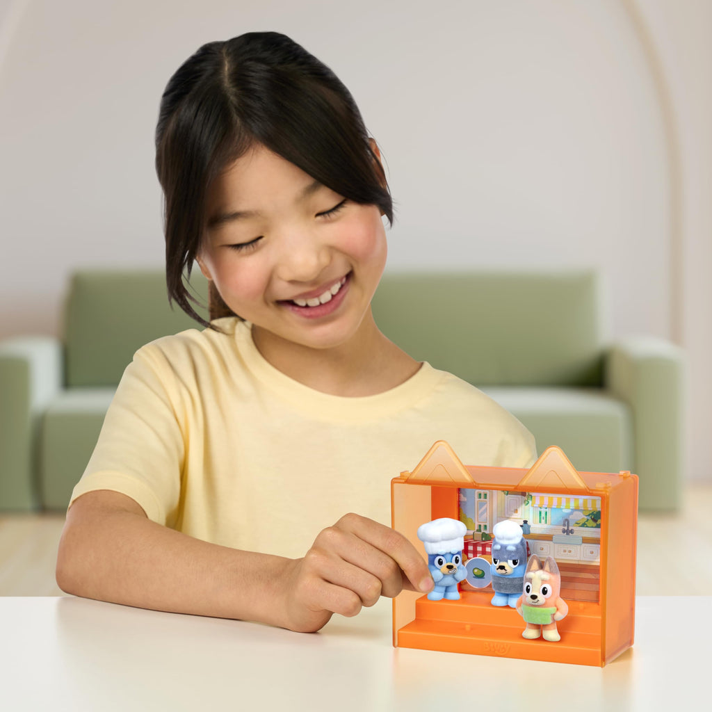 Bluey Fuzzies Episode Pack: Pavlova – 3 Flocked Mini-Figures with Exclusive, Display Case, Holographic Card & Collector's Guide