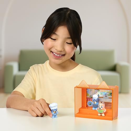 Bluey Fuzzies Episode Pack: Pavlova – 3 Flocked Mini-Figures with Exclusive, Display Case, Holographic Card & Collector's Guide