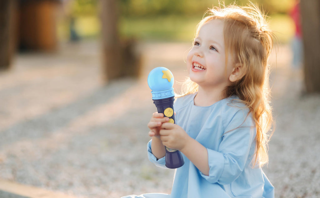 Bluey Toy Microphone for Toddlers – Amplifies Voice, Plays Theme Song, Flashing Lights