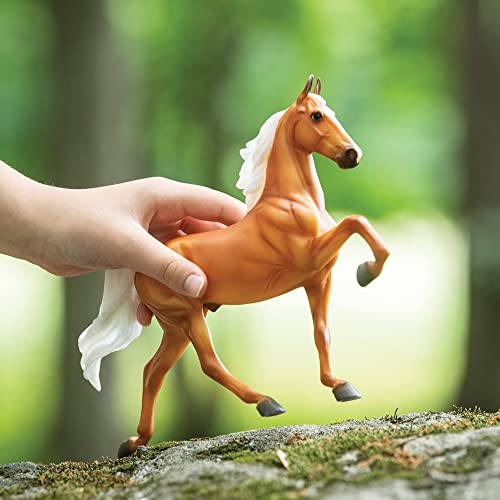 Breyer Freedom Series Palomino Saddlebred – 1:12 Scale Hand-Painted Horse Model