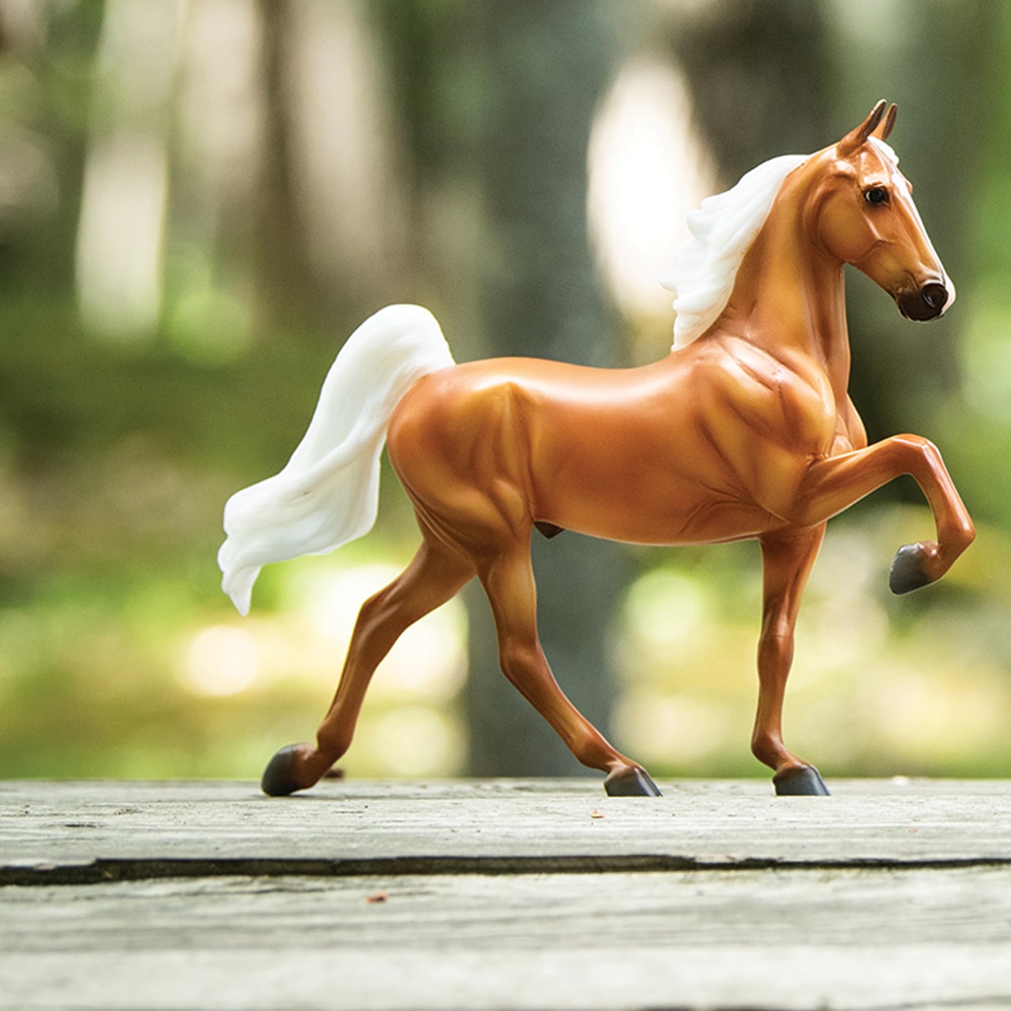 Breyer Freedom Series Palomino Saddlebred – 1:12 Scale Hand-Painted Horse Model