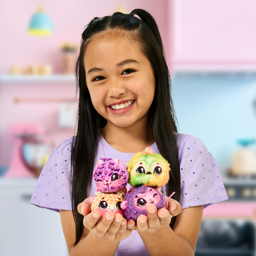 Cookeez Makery Yum Yumz Twin Pack – 2 Scented Surprise Plush Pets in a Customizable Ice Cream Cone