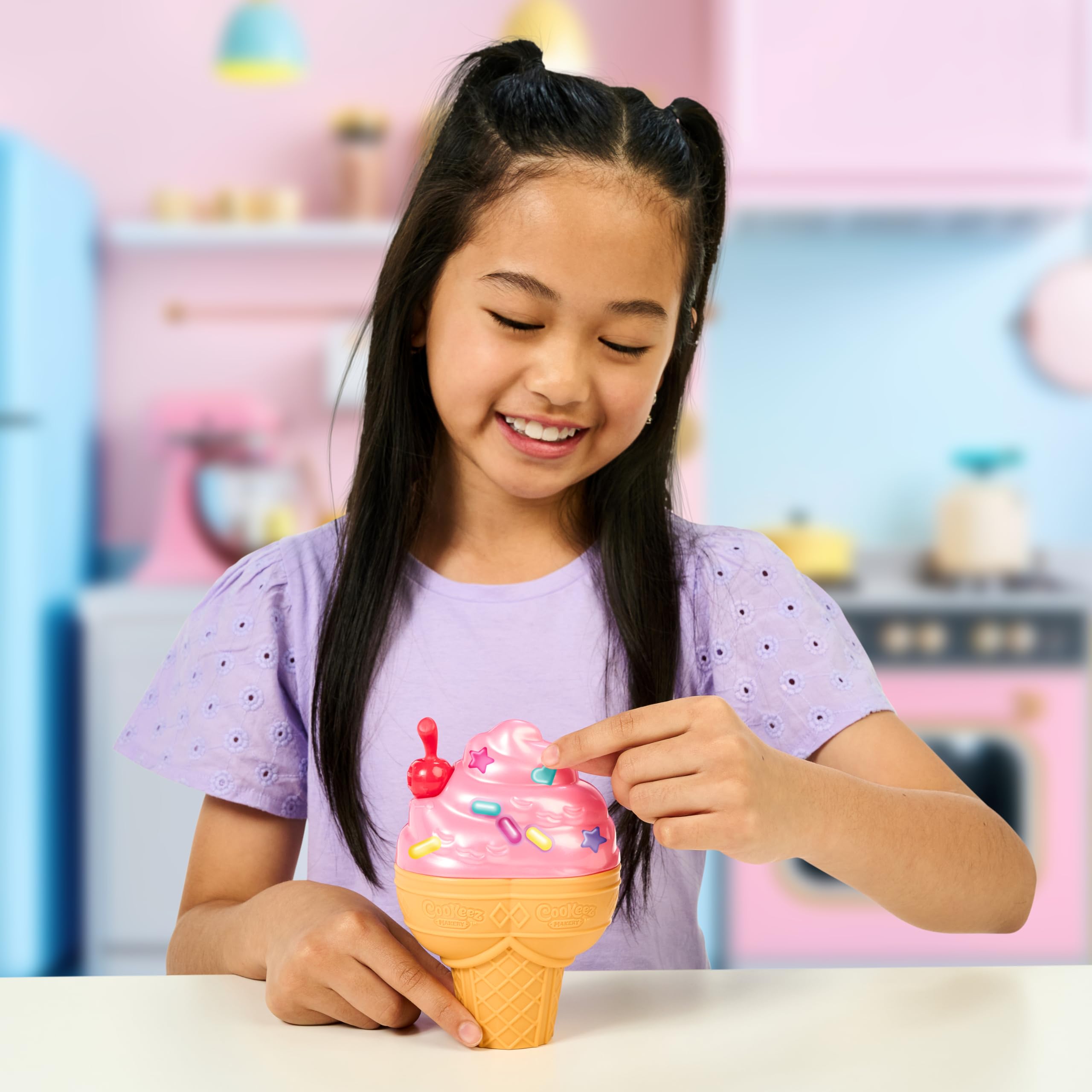 Cookeez Makery Yum Yumz Twin Pack – 2 Scented Surprise Plush Pets in a Customizable Ice Cream Cone