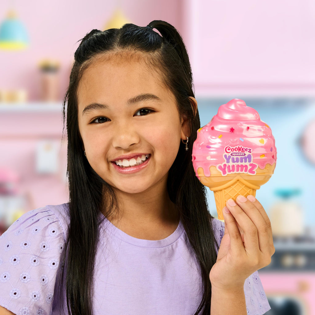 Cookeez Makery Yum Yumz Twin Pack – 2 Scented Surprise Plush Pets in a Customizable Ice Cream Cone