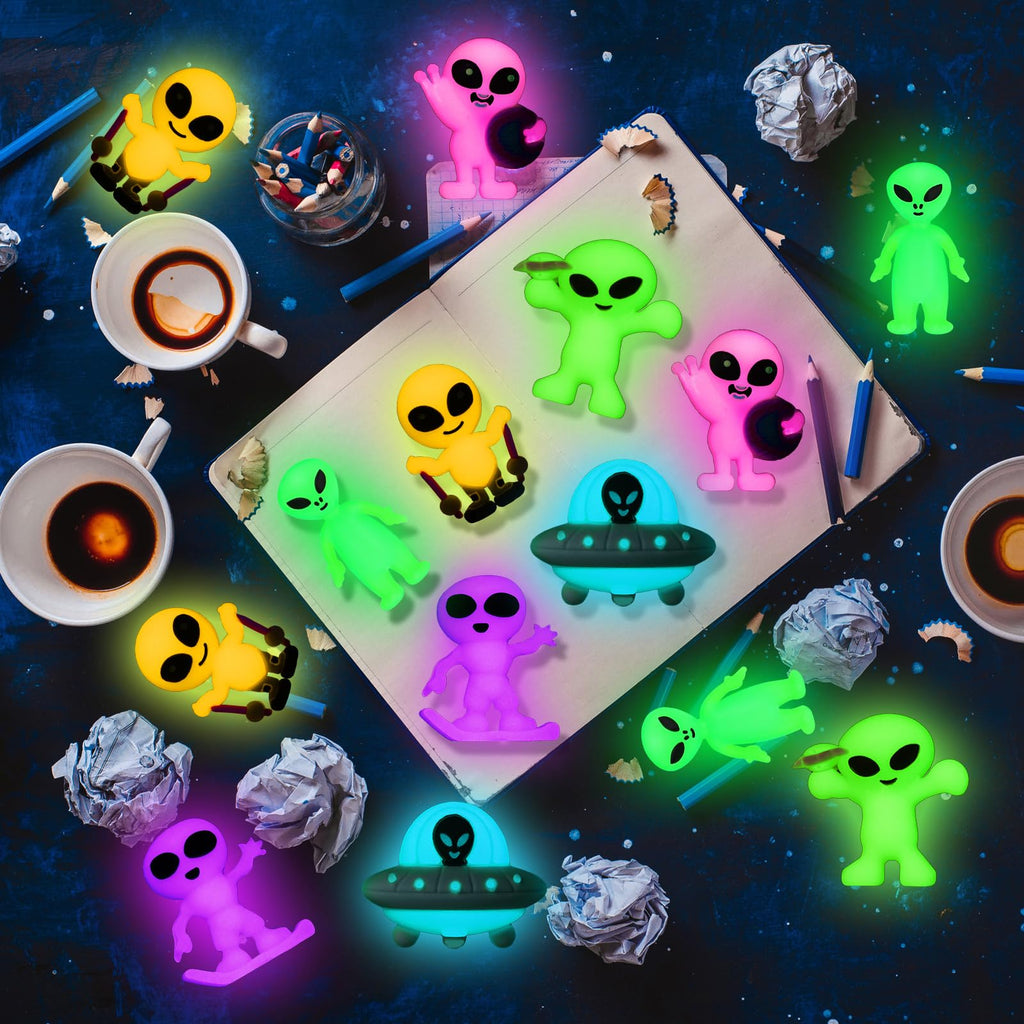 CroBlissful 25-Piece Glowing Alien Figures – 6 Styles for Halloween, Piñata Fillers & Pranks