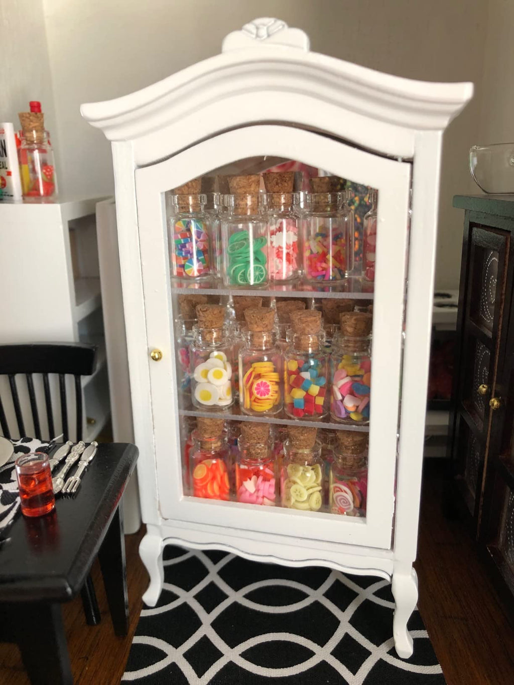 Cutemini 1:12 Dollhouse Display Cabinet with Mirror and Glass Shelves - Wooden Miniature Bookshelf for Dining Room or Bedroom Scenes