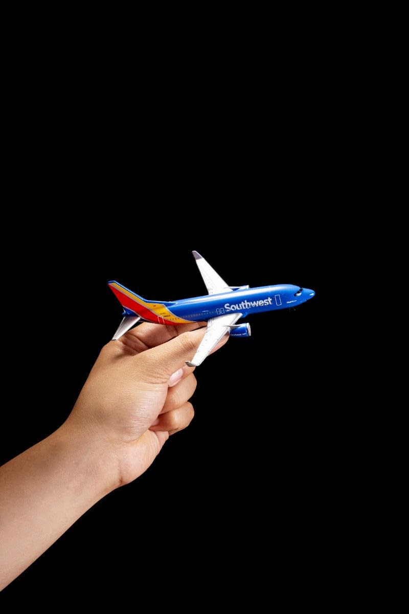 Daron Southwest Airlines Die-Cast Metal Toy Airplane – 5.75-Inch Model with Rolling Wheels for Kids 3+