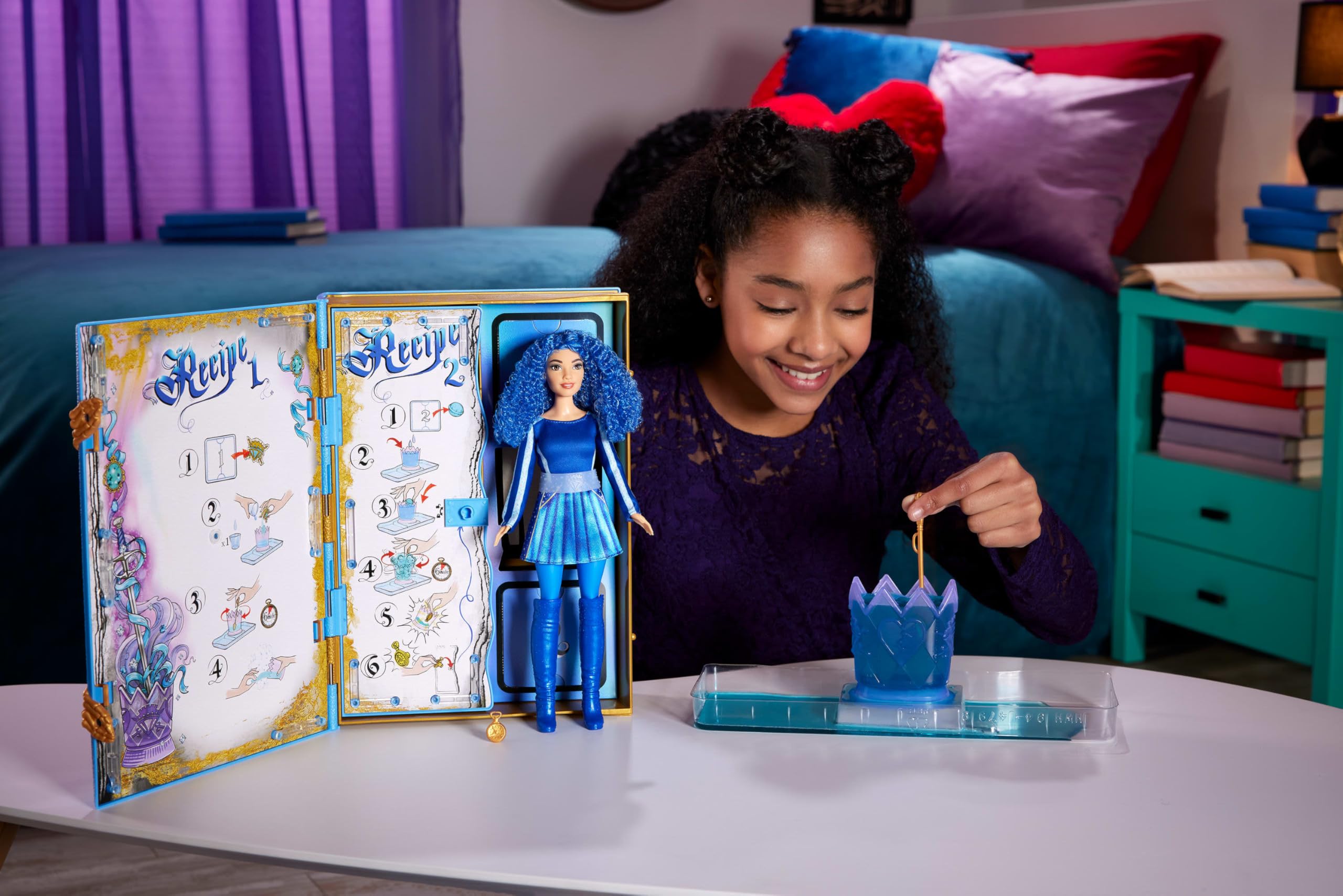 Disney Descendants: The Rise of Red Sorcerer's Cookbook – Reveal Princess Chloe Charming Doll with Magic Recipes