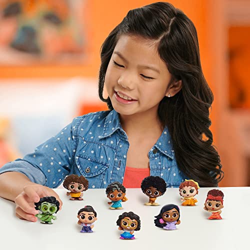 Disney Doorables Encanto Collection Peek – 9 Collectible Figurines in Casa Madrigal Box, Ages 5+