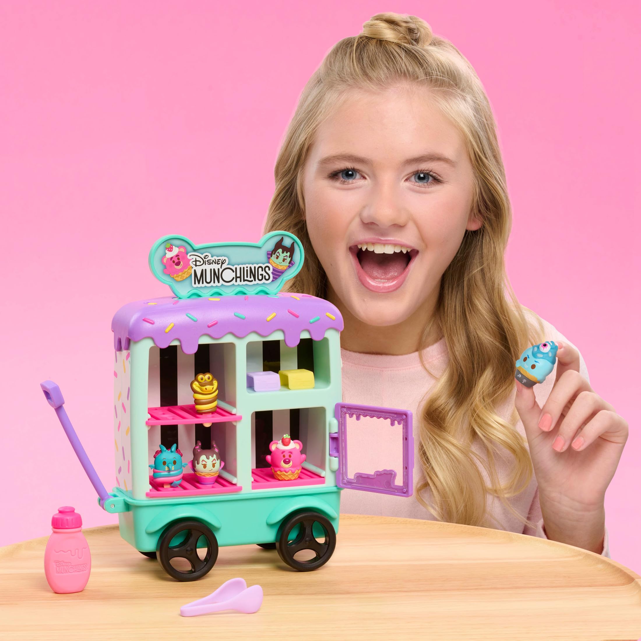 Disney Munchlings Ice Cream Cart – 13-Piece Light-Up Color Change Playset with 5 Scented Figures