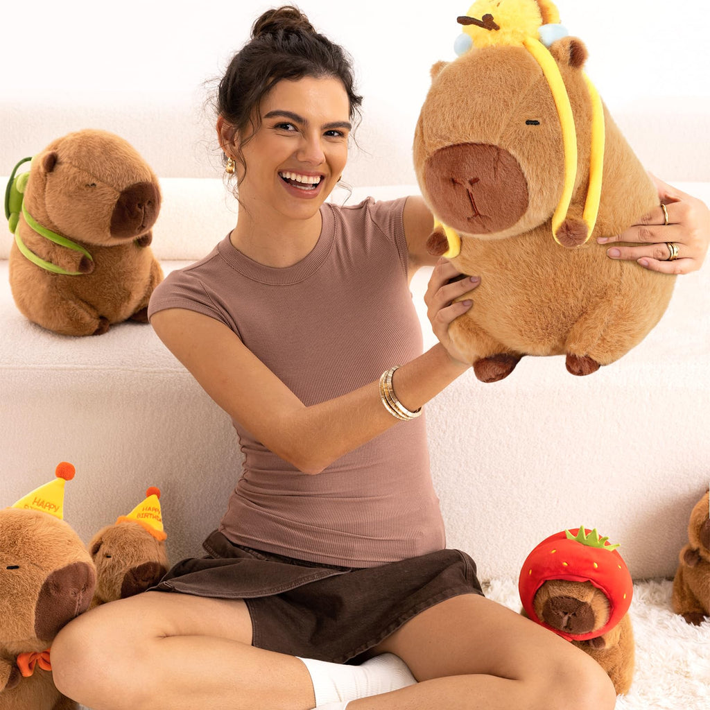 Ditucu 9-Inch Cute Capybara Plush with Bee Backpack – Soft Stuffed Animal Toy for Kids