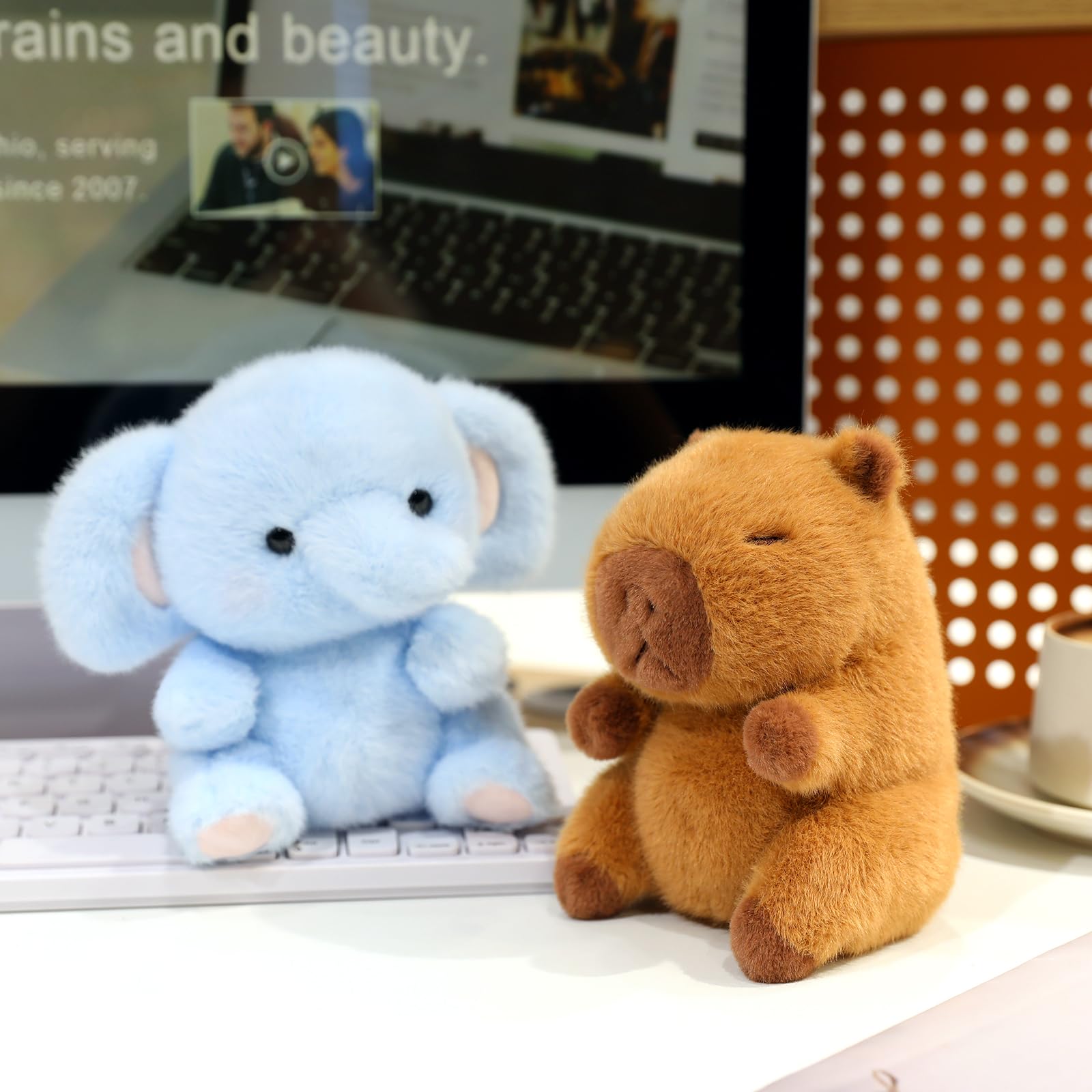 Ditucu Palm-Sized Capybara Stuffed Animal – 5-Inch Soft Plush Toy with Beads, Cute Brown Capibara Doll Gift for Kids