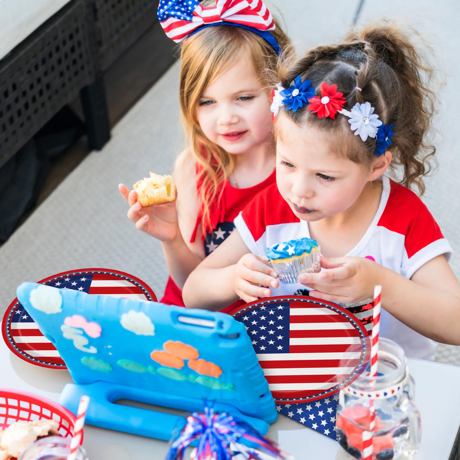 Fesciory 96-Piece American Flag Patriotic Party Supplies Set – Plates, Napkins, Forks for 24 Guests