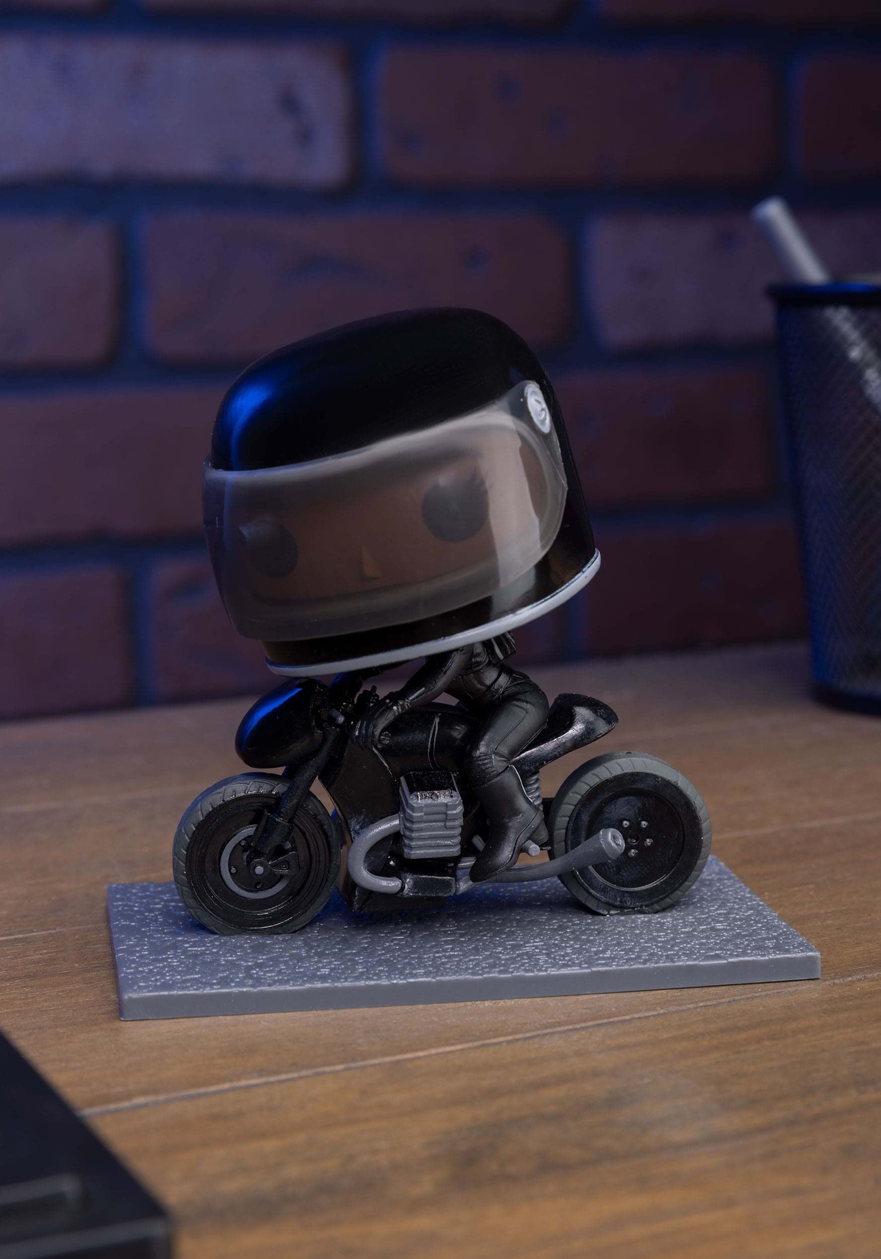 Funko Pop! Ride Deluxe: The Batman - Selina Kyle on Motorcycle (4.5-inch Vinyl Figure)