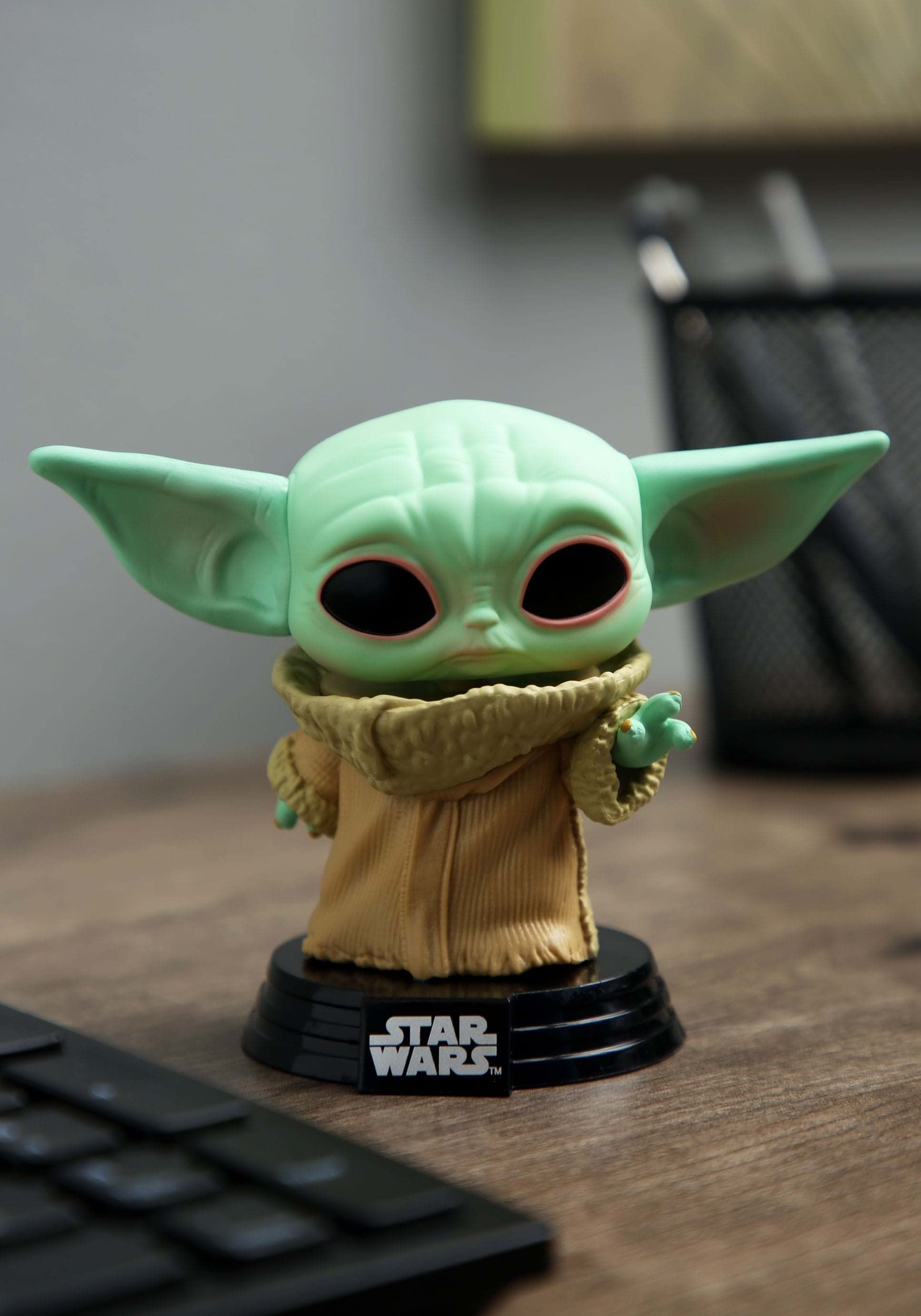 Funko Pop! The Child (Baby Yoda) from The Mandalorian – 3.75-Inch Vinyl Bobblehead