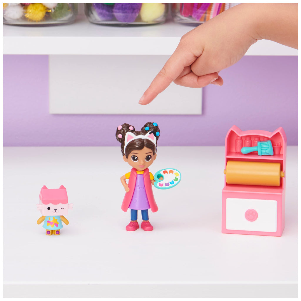 Gabby's Dollhouse Art Studio Set – Includes Gabby Girl Figure, Baby Box Cat, Art Cabinet & Mystery Accessory, for Kids Ages 3+