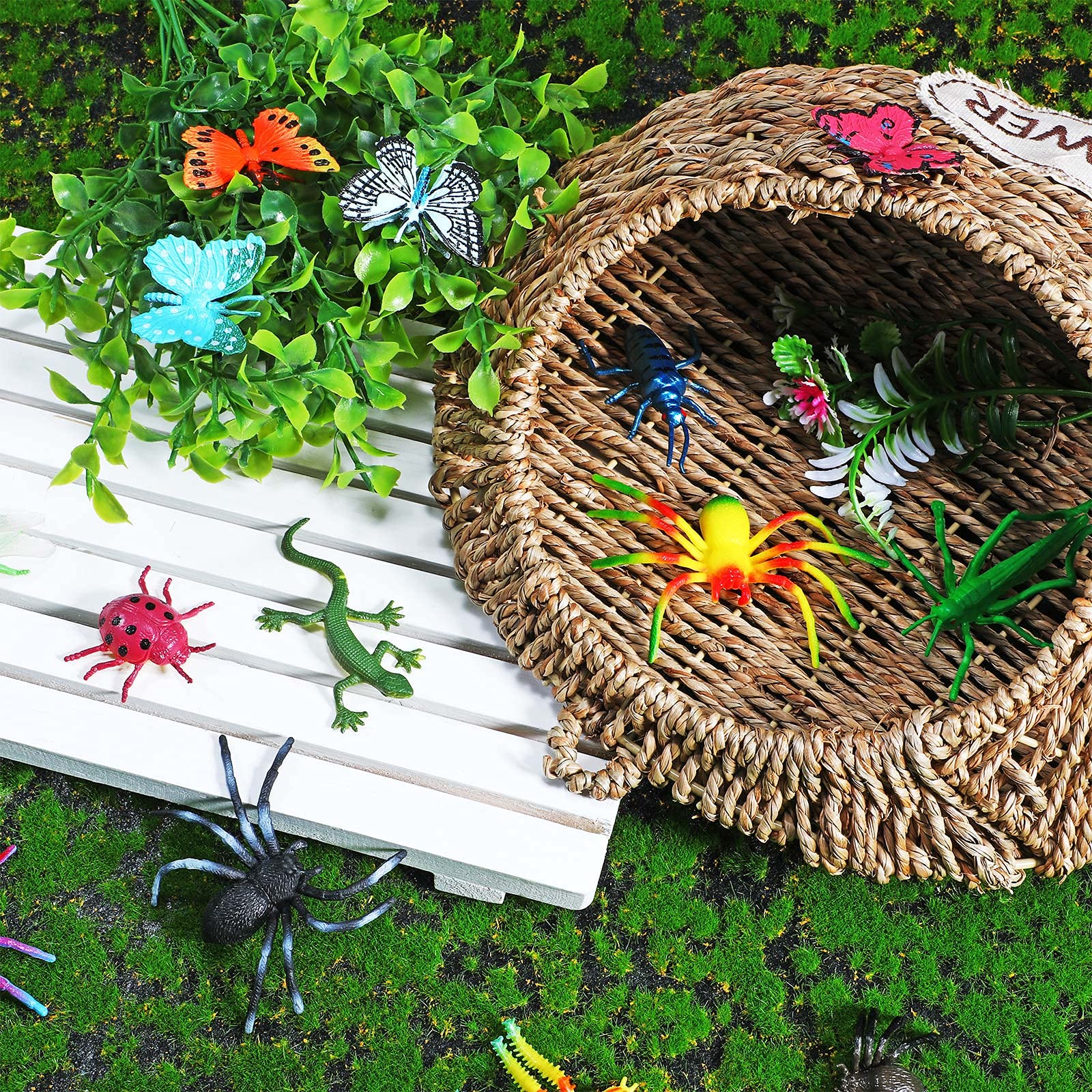Gejoy 75-Piece Plastic Fake Bugs Set - Assorted Realistic Insects with Storage Box