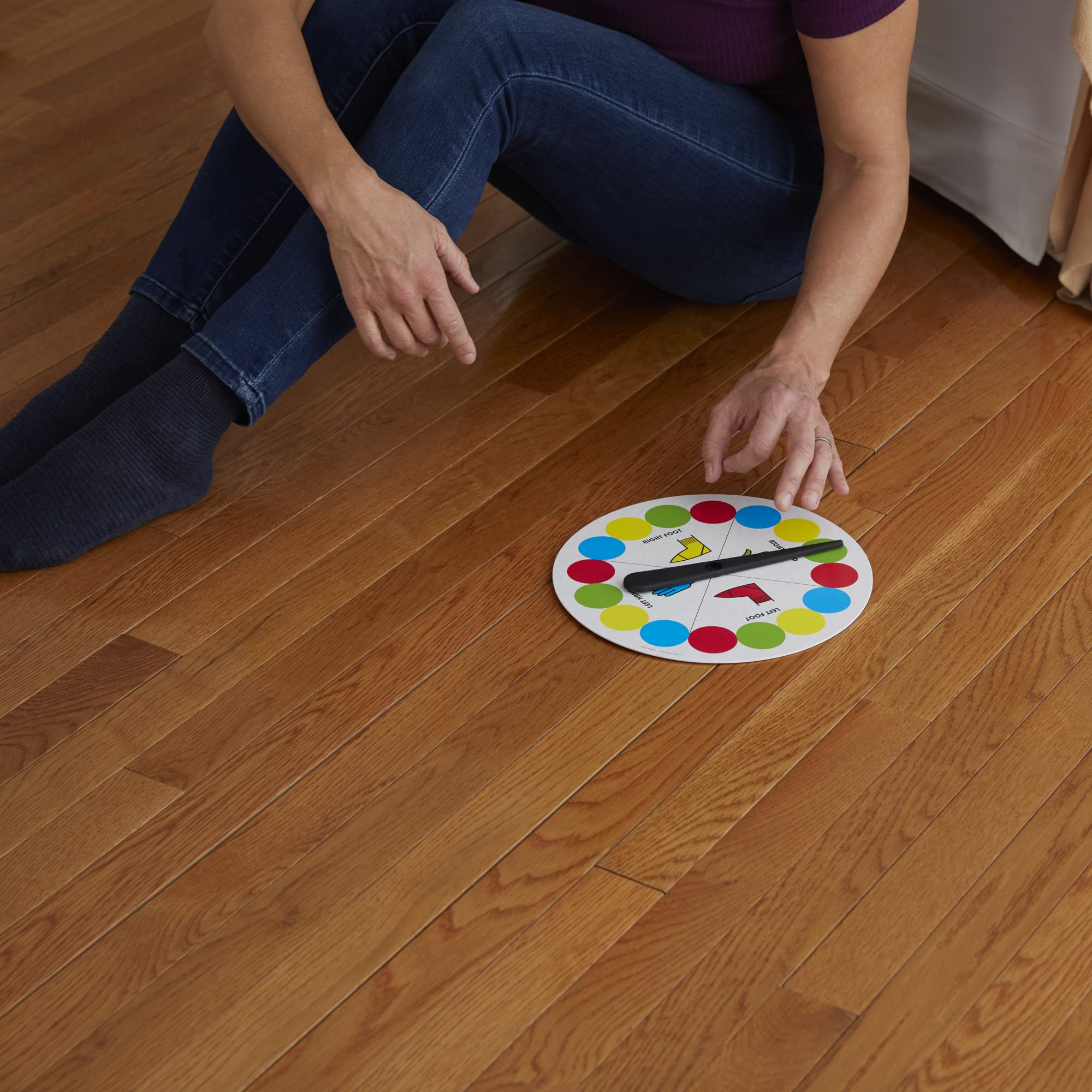 Hasbro Twister Party Game - Classic Family Board Game for 2-4 Players, Ages 6+