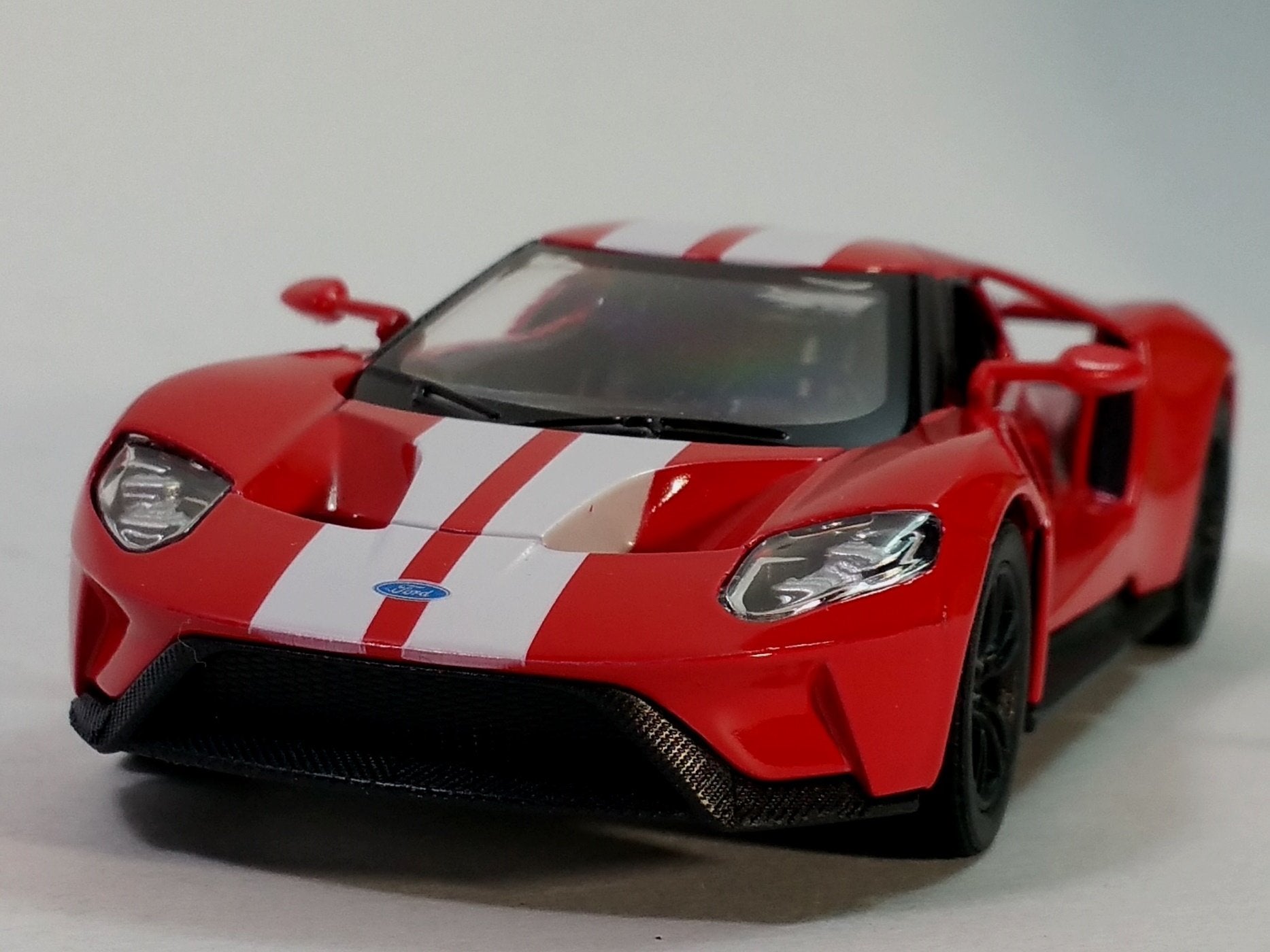 KiNSMART 2017 Ford GT 1:38 Scale Die-Cast Model – Red Race with Stripes, 5" Pull-Back Toy