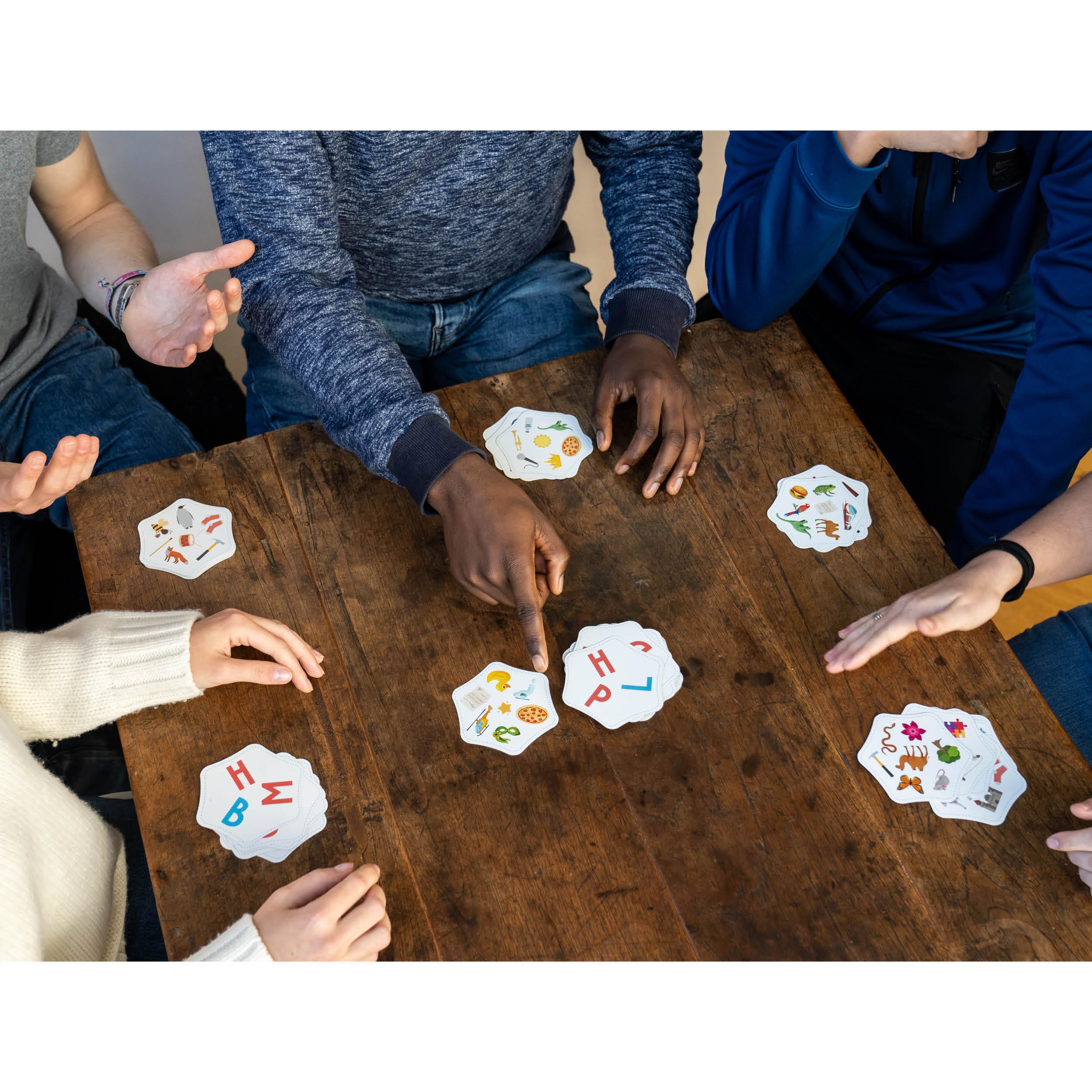 Letter Links Word Match Game by FlexiQ – Fast-Paced Family Card Game for Kids 6+