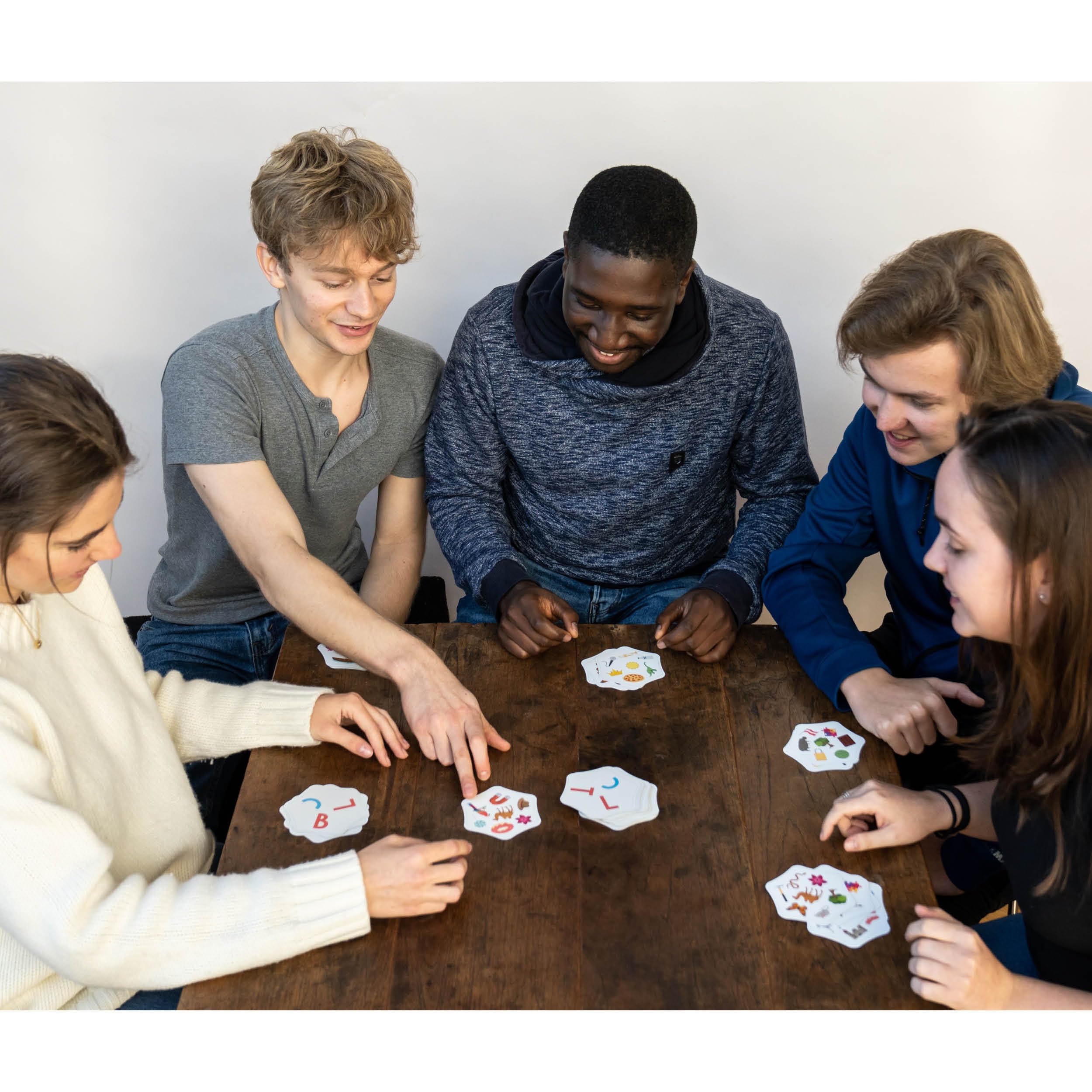 Letter Links Word Match Game by FlexiQ – Fast-Paced Family Card Game for Kids 6+