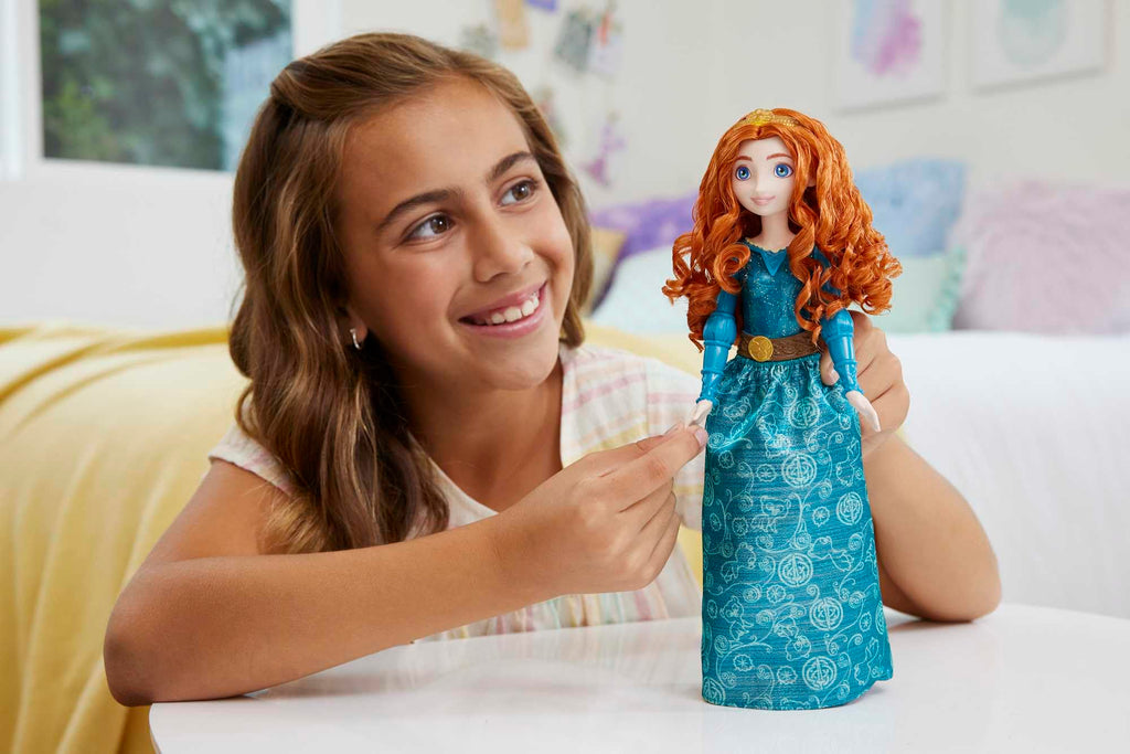 Mattel Disney Princess Merida Doll - Posable Fashion Doll with Sparkling Outfit and Long Hair, Inspired by Brave