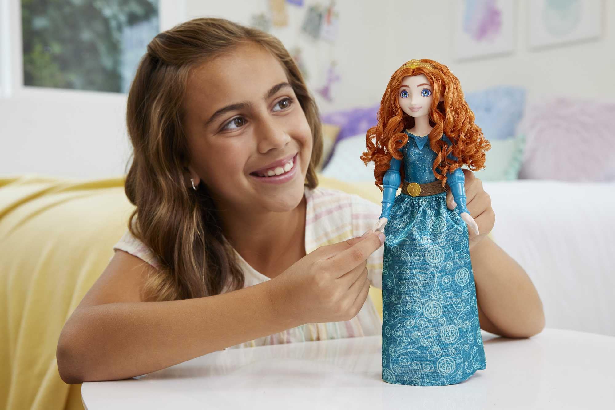 Mattel Disney Princess Merida Doll - Posable Fashion Doll with Sparkling Outfit and Long Hair, Inspired by Brave