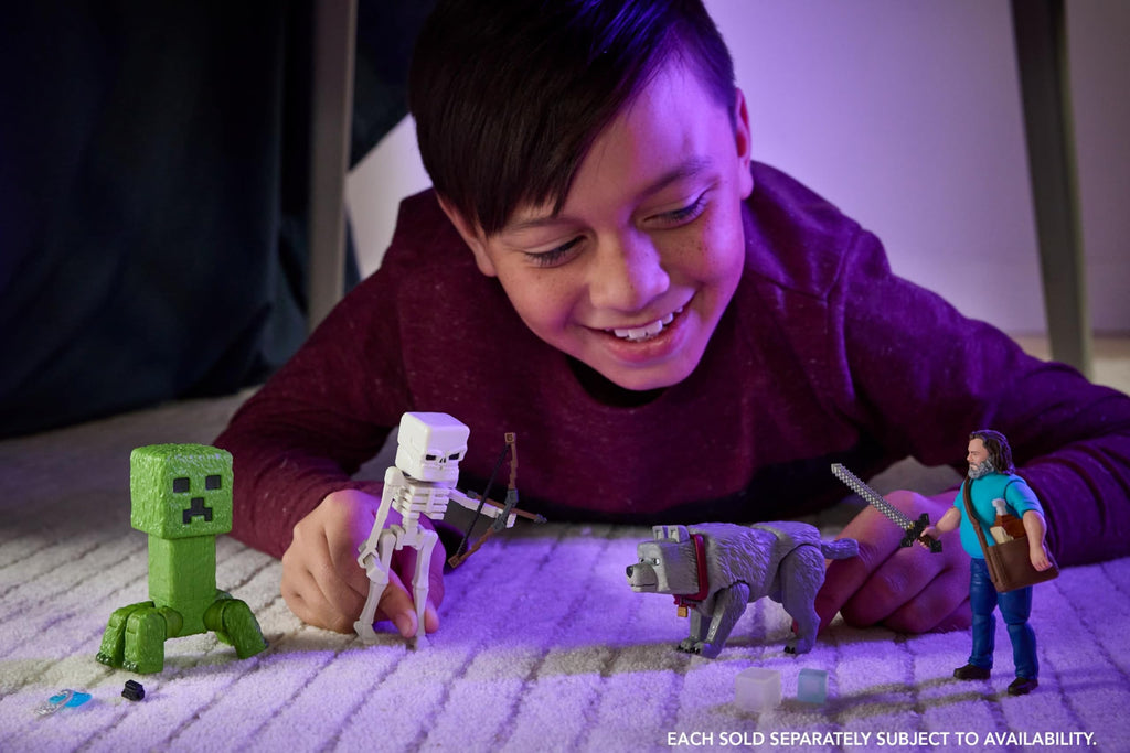 Mattel Minecraft Creeper Action Figure, 4-Inch Posable Collectible with Movie-Inspired Accessories