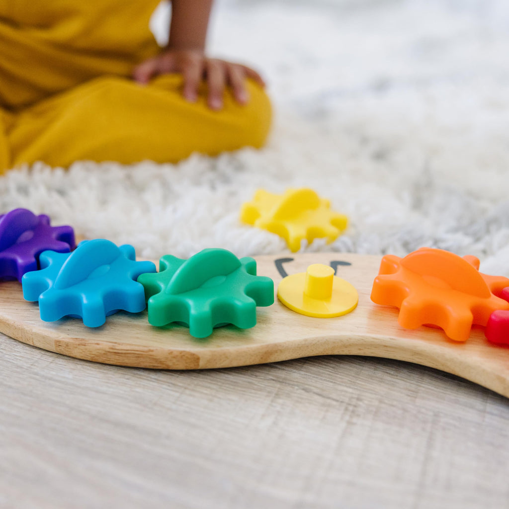 Melissa & Doug Rainbow Caterpillar Gear Toy – 6 Interlocking Wooden Gears for Toddlers