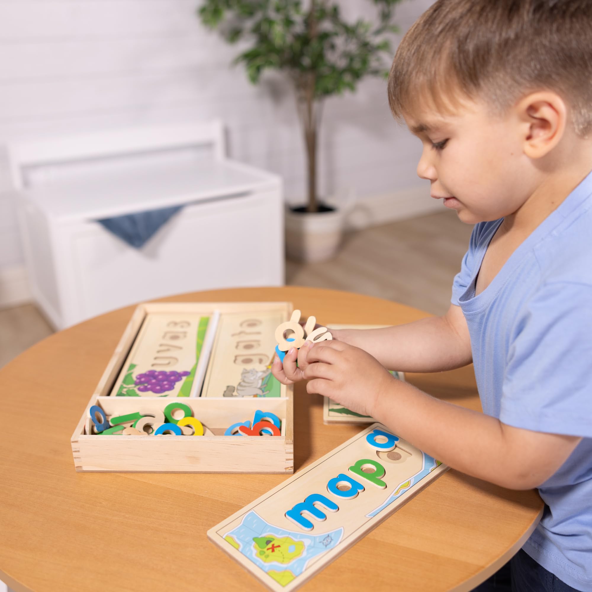 Melissa & Doug Spanish See & Spell Wooden Puzzle Set – 64 Letters & 8 Double-Sided Boards for Learning to Spell in Spanish