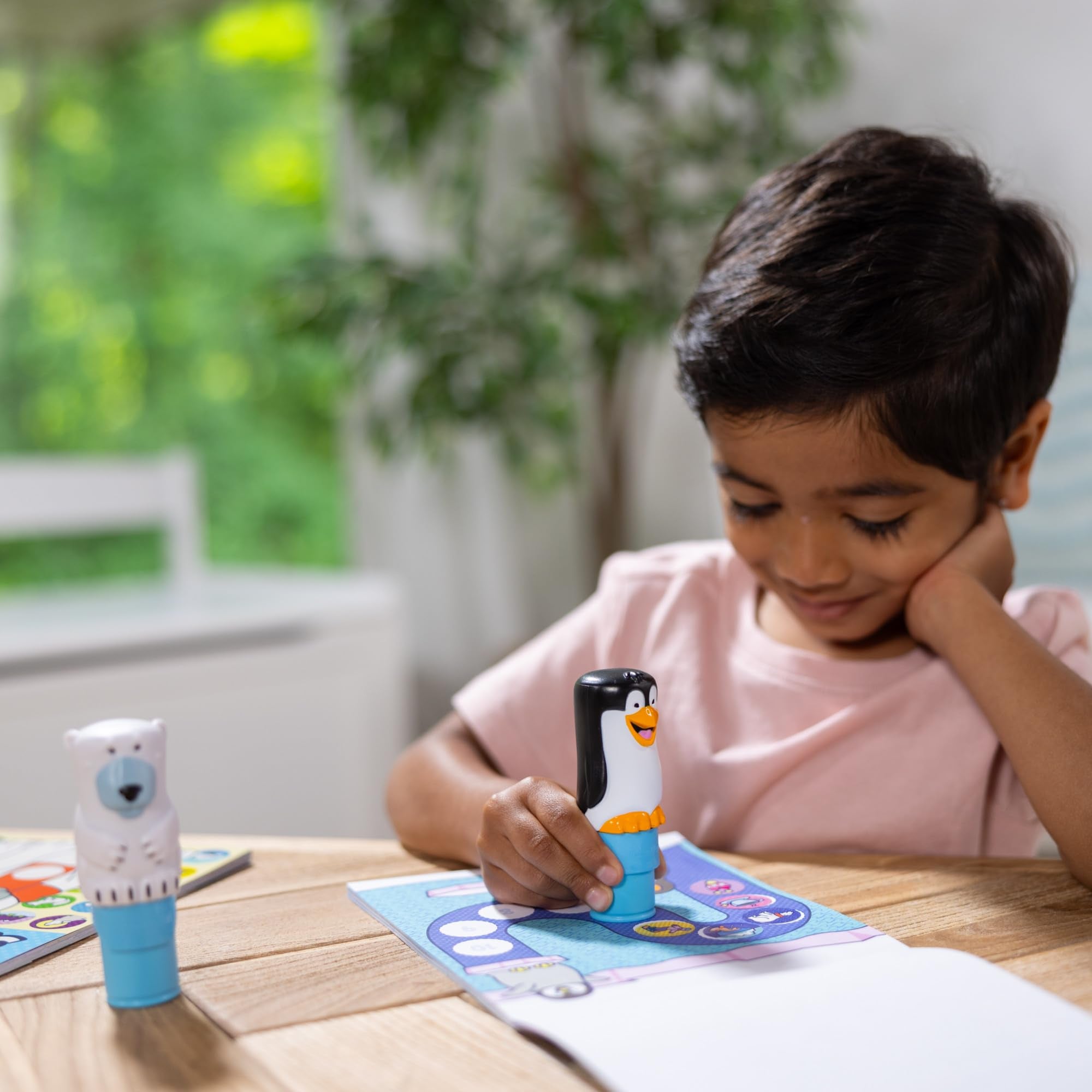 Melissa & Doug Sticker Wow! Winter Value Pack – Polar Bear & Penguin with 900 Stickers