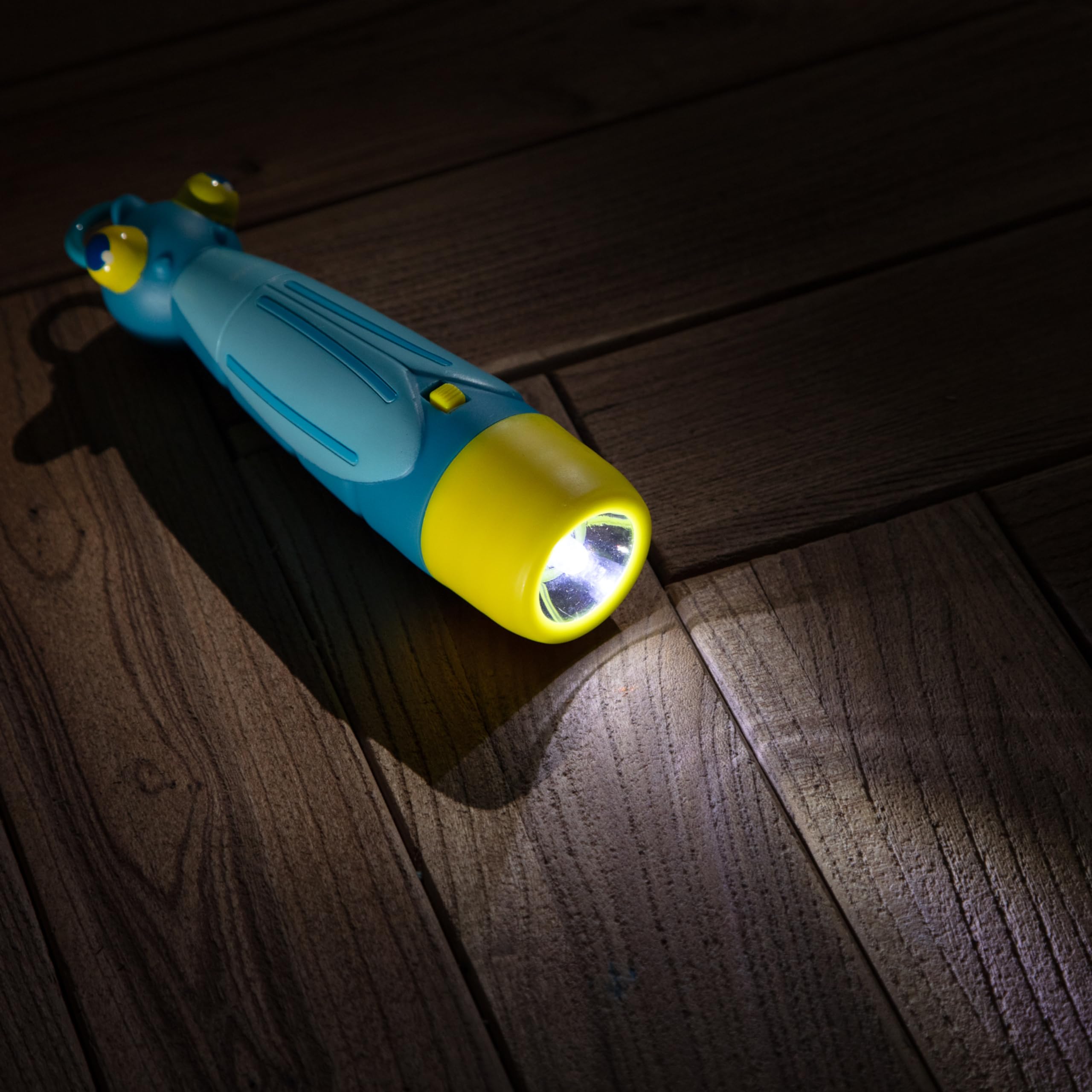 Melissa & Doug Sunny Patch Flash Firefly Bug Flashlight for Kids