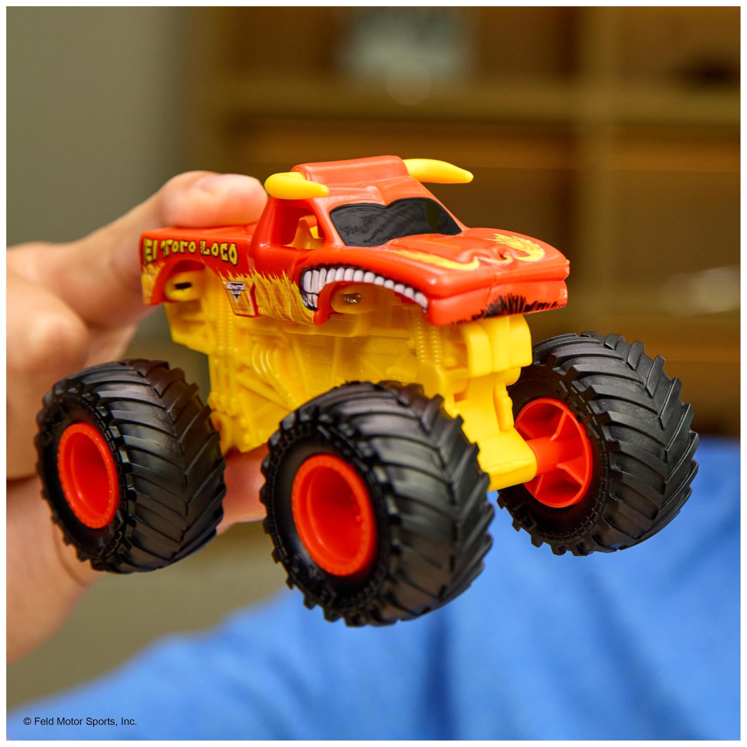 Monster Jam Smash & Bash Megalodon – 1:64 Die Cast Repairable Monster Truck for Kids Ages 3+