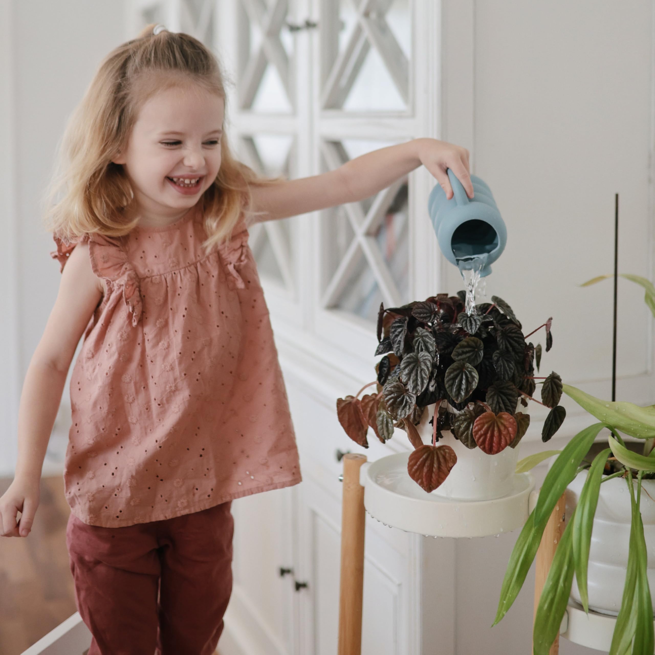 mushie Silicone Watering Can | Vanilla Confetti | Bath & Outdoor Toddler Toy 10M+