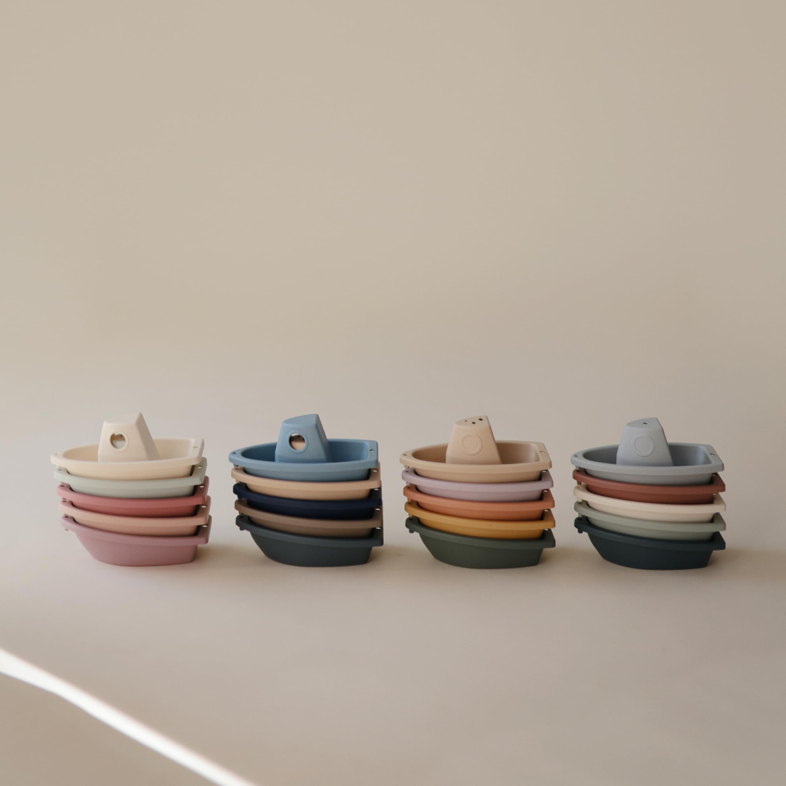 mushie Stackable Bath Boats (Ocean) - Set of 5 Floating Bath Toys, BPA-Free, Made in Denmark