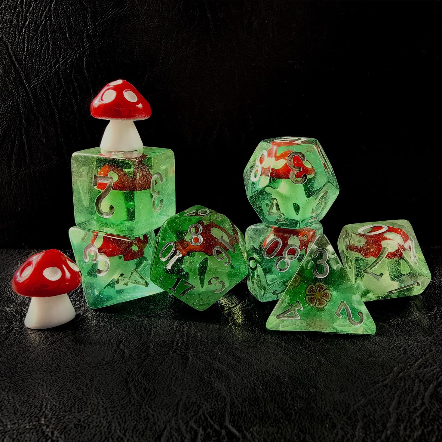 Mushroom DND Dice Set – 7-Piece Polyhedral Resin Dice with Cute Mushroom Inclusions for RPG Games