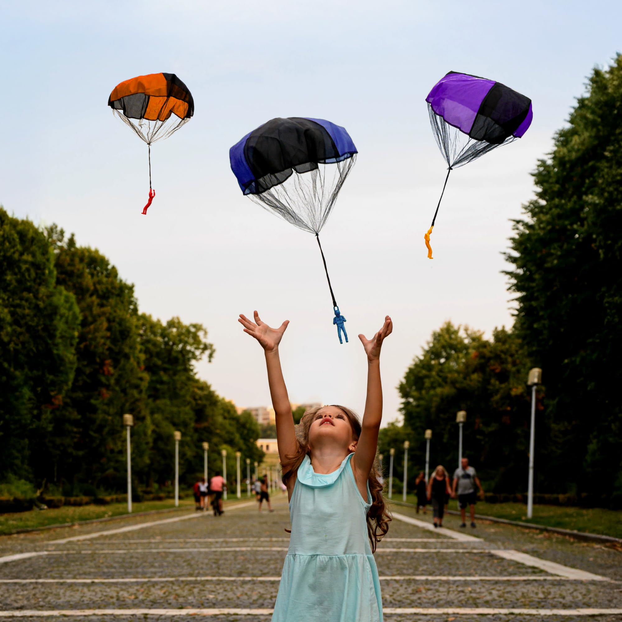 nutty toys Parachute Men for Kids – Tangle-Free Outdoor Flying Toy, 3-12 Years