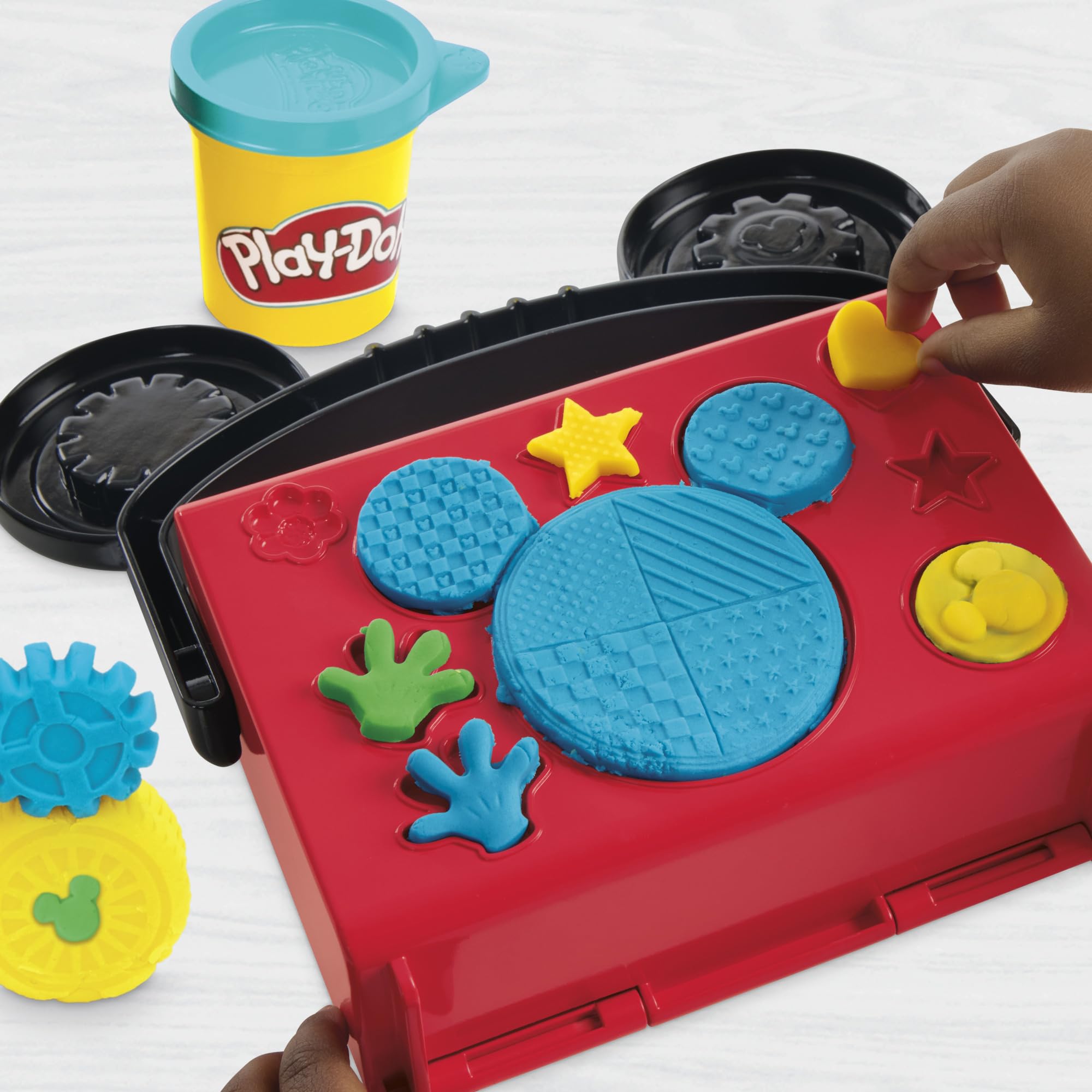 Play-Doh Disney Junior Mickey Mouse On-the-Go Garage Playset – Portable Arts & Crafts with 3 Cans and 4 Tools for Kids 2+
