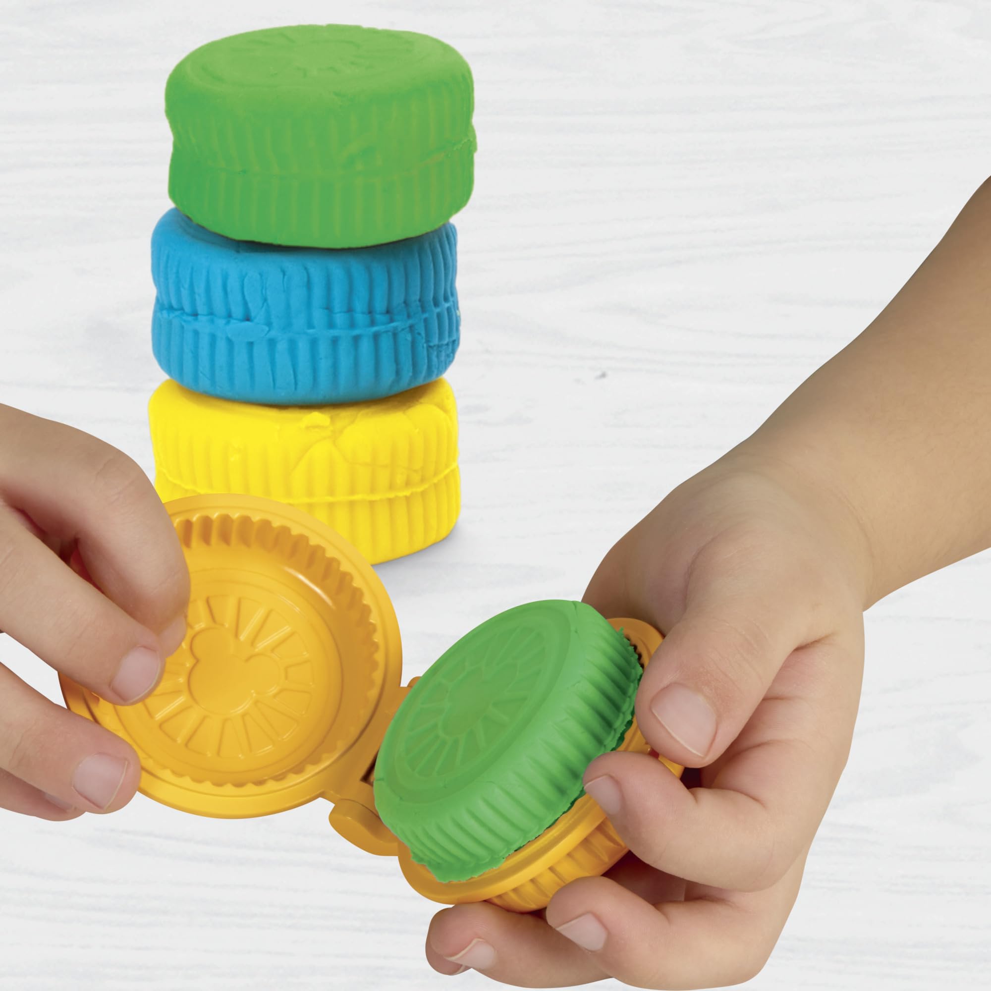 Play-Doh Disney Junior Mickey Mouse On-the-Go Garage Playset – Portable Arts & Crafts with 3 Cans and 4 Tools for Kids 2+
