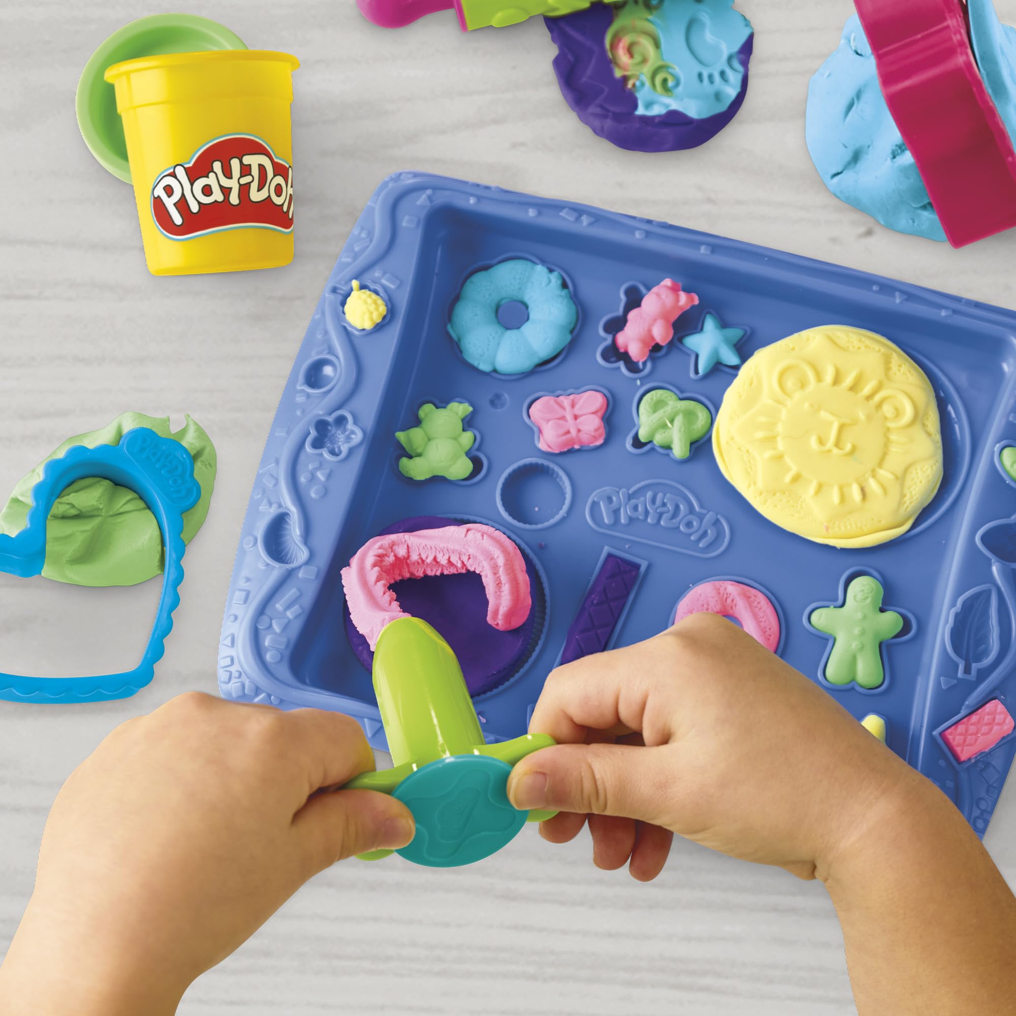 Play-Doh Kitchen Creations Cookie Creations Playset – Pretend Baking Set for Kids Ages 3+