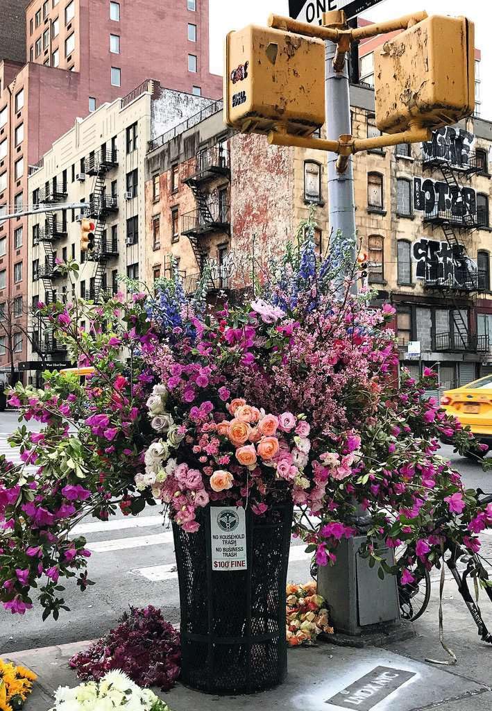 Ravensburger Puzzle Moment: Flowers in New York – 300-Piece Jigsaw for Adults with Softclick Technology
